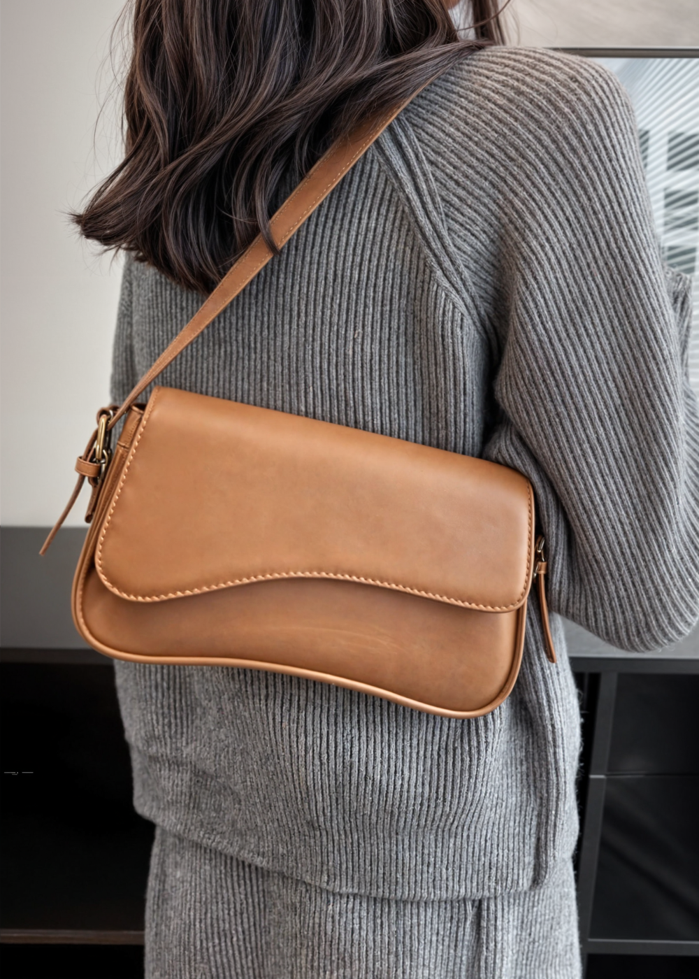 Avery Essential Crossbody,